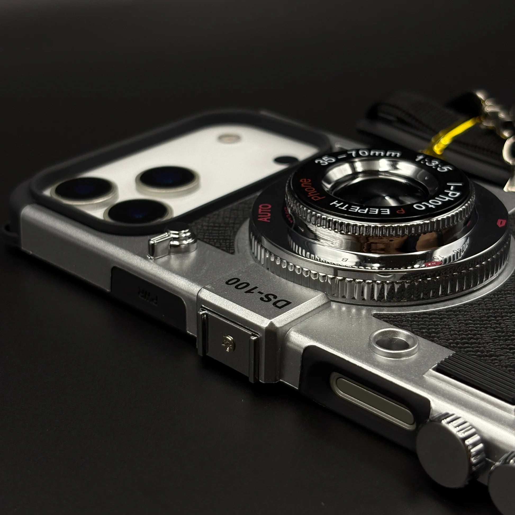 RetroCam Vintage Case - iPhone 17 Series